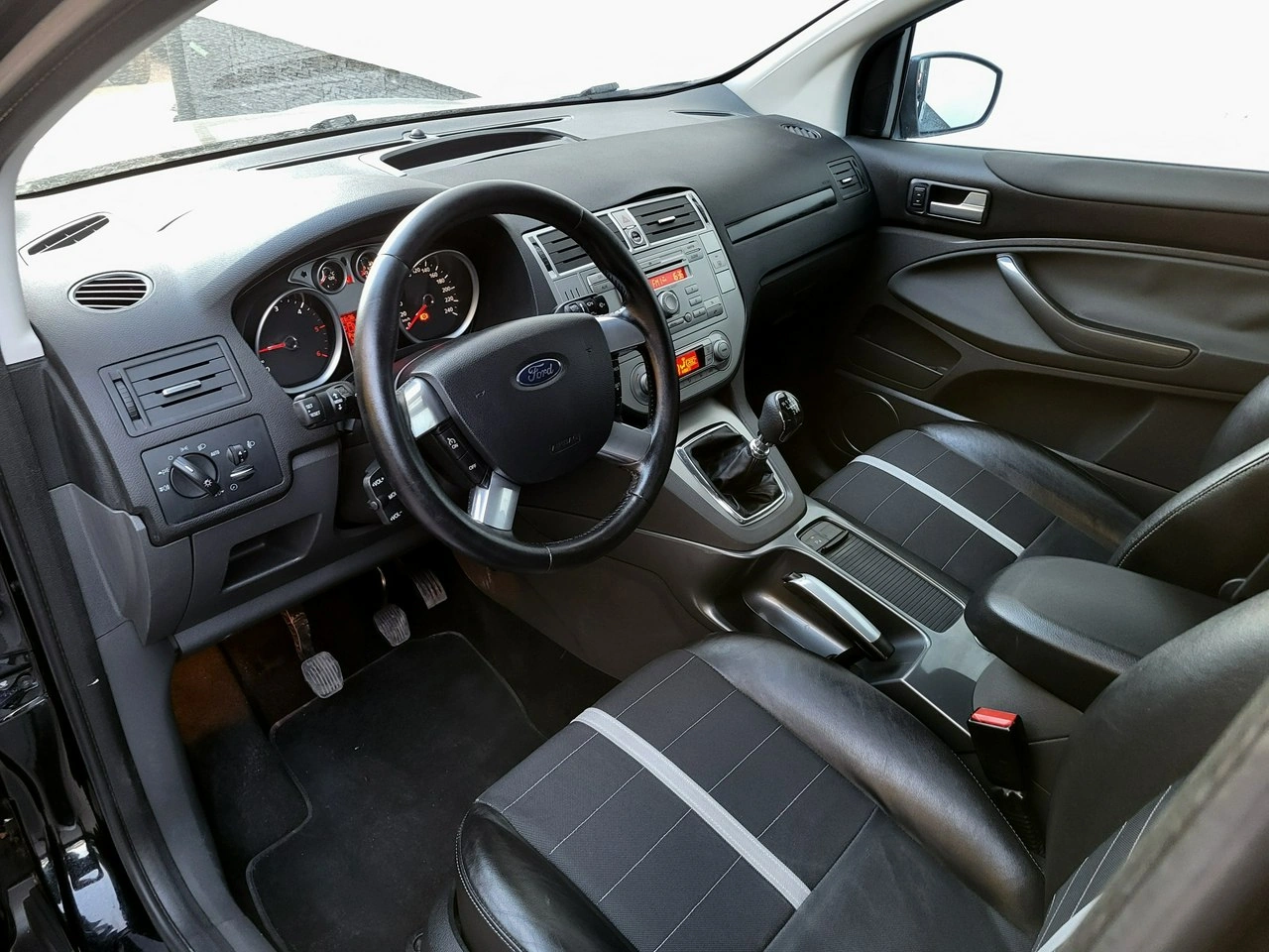 Ford Kuga - Zdjęcie 8