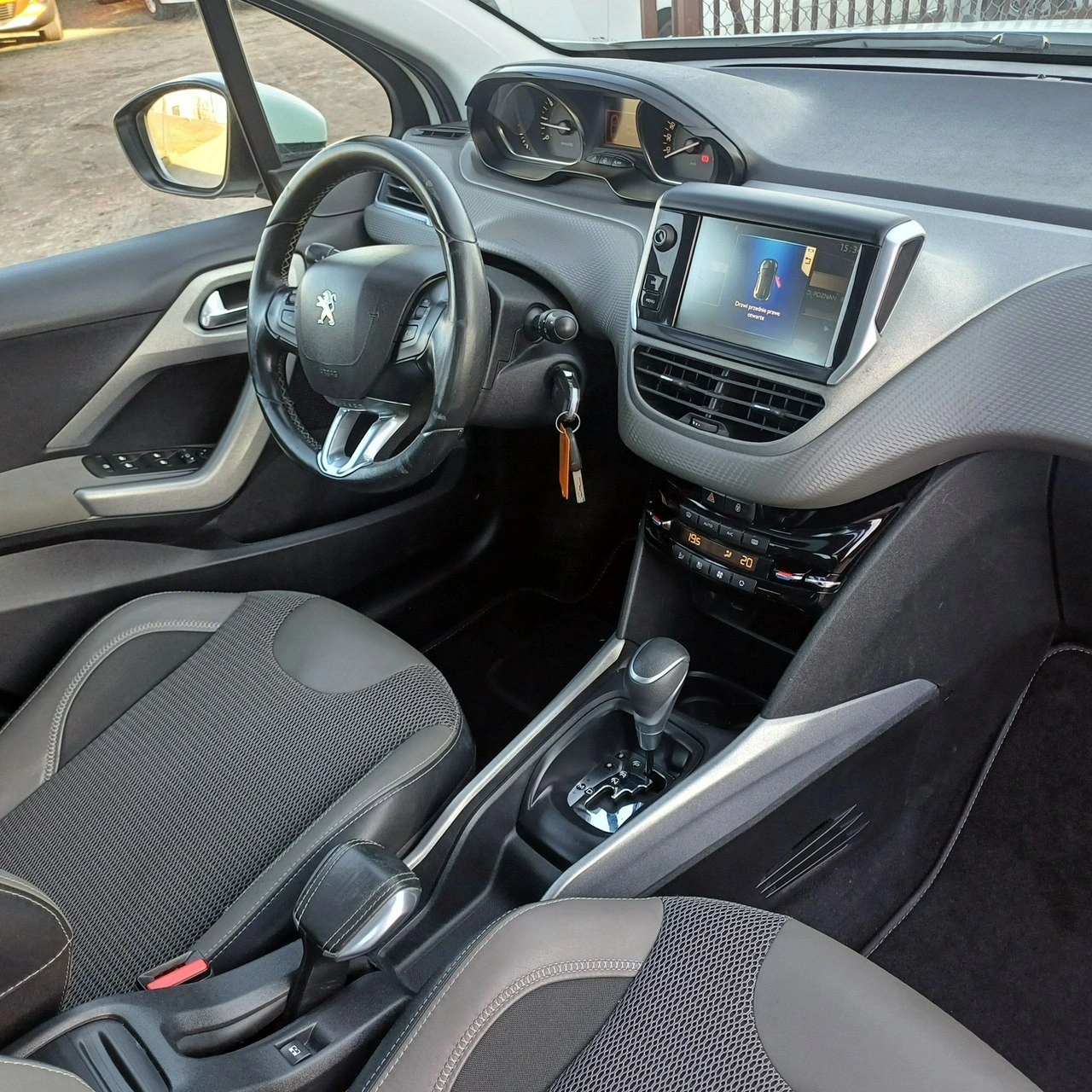 Peugeot 2008 - Zdjęcie 11