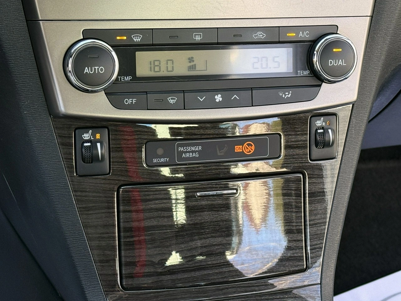 Toyota Avensis - Zdjęcie 13