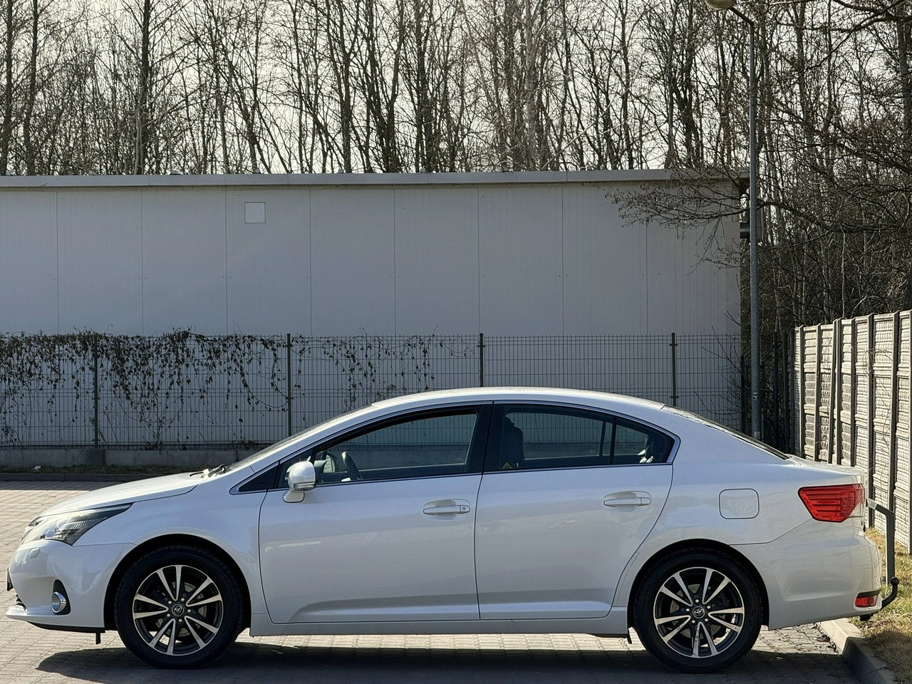 Toyota Avensis - Zdjęcie 24