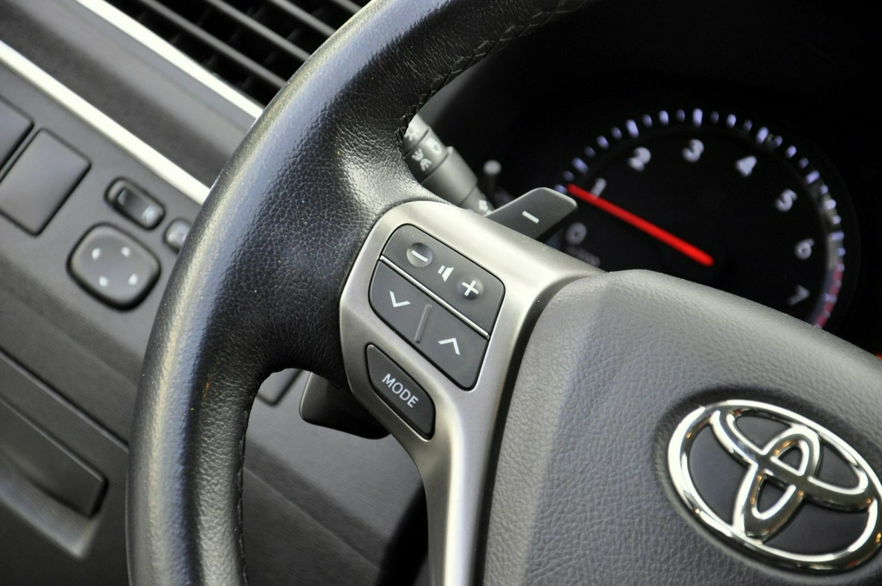 Toyota Avensis - Zdjęcie 8