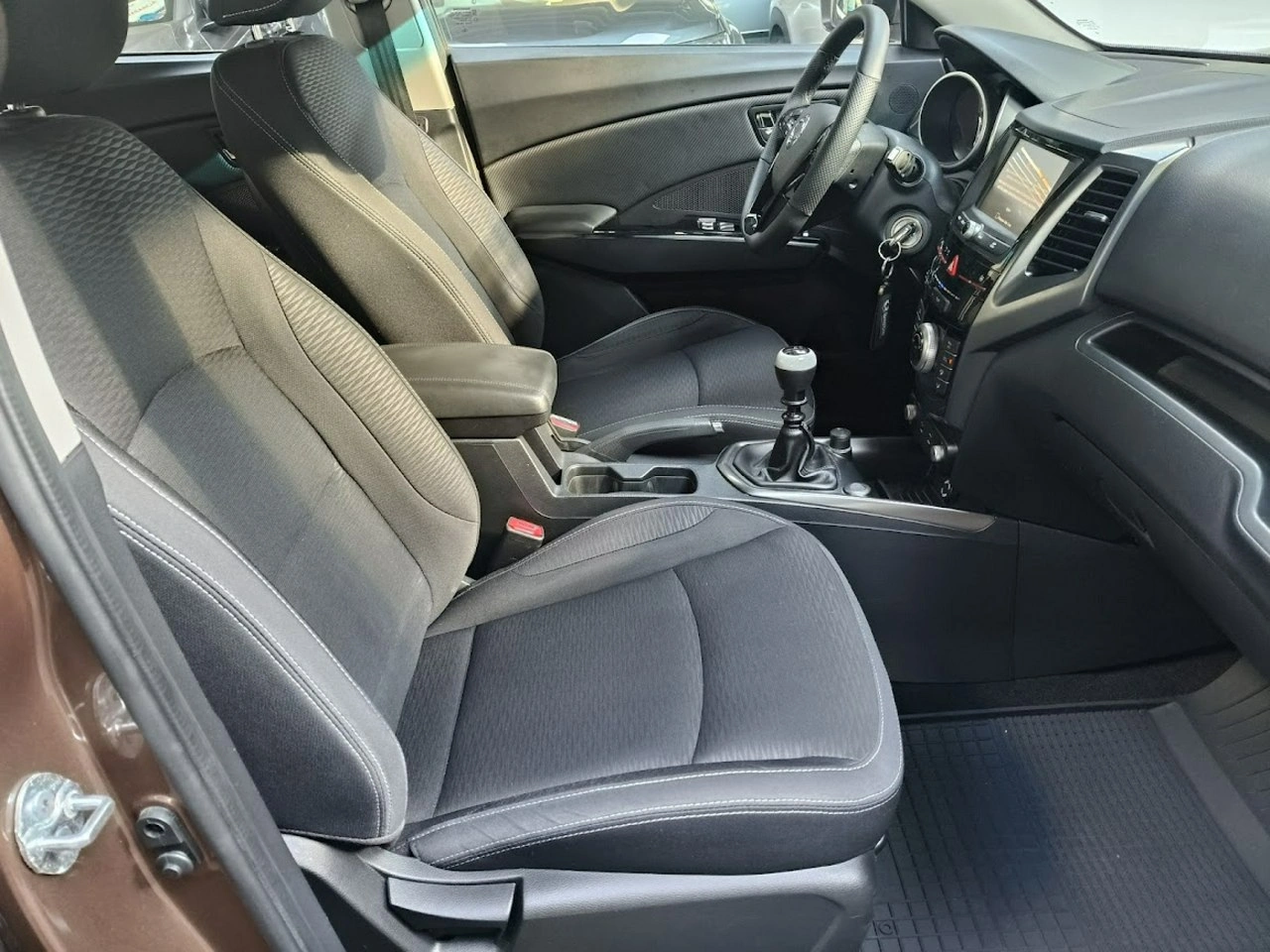 SsangYong XLV - Zdjęcie 10