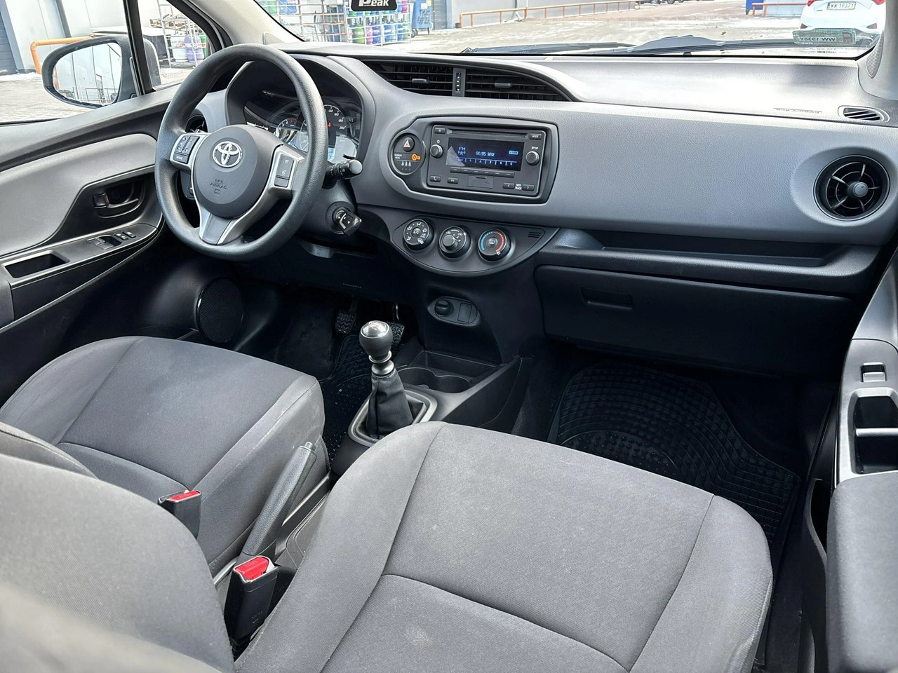 Toyota Yaris - Zdjęcie 15