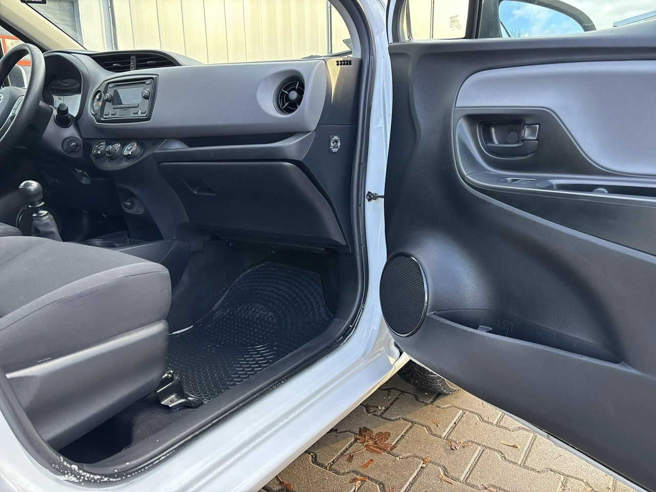 Toyota Yaris - Zdjęcie 16