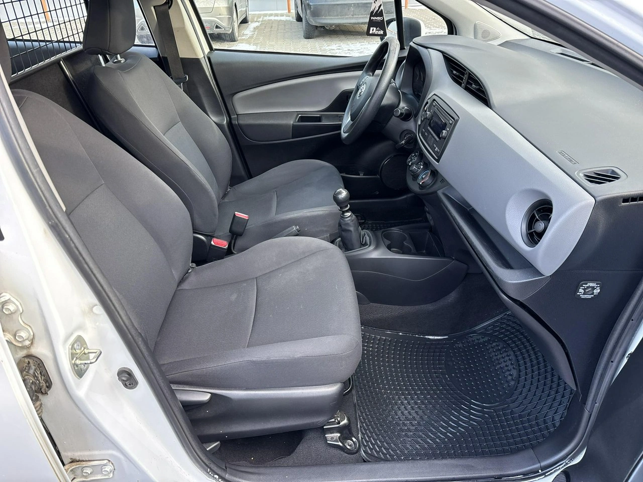 Toyota Yaris - Zdjęcie 17