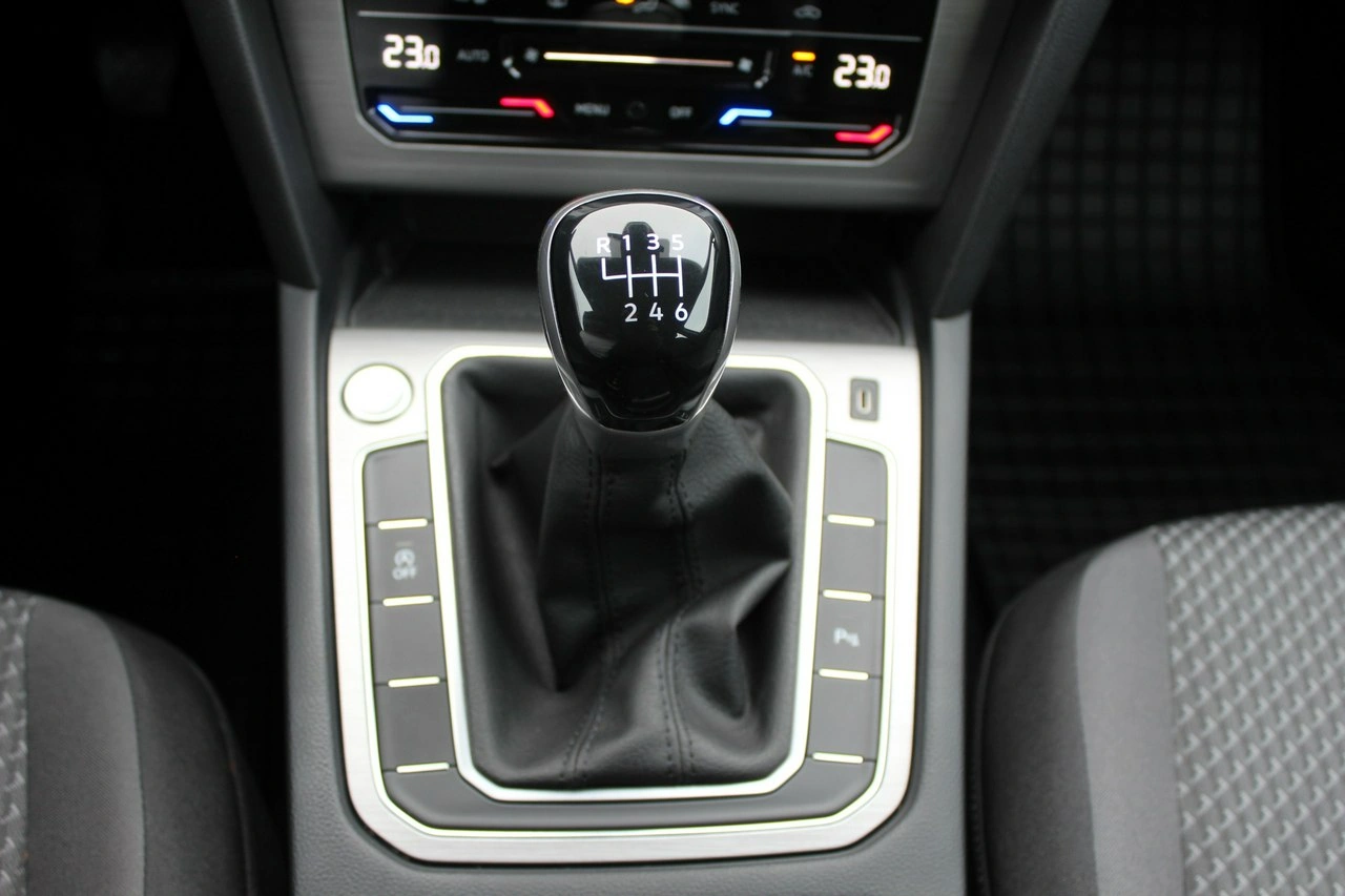 Volkswagen Passat - Zdjęcie 16