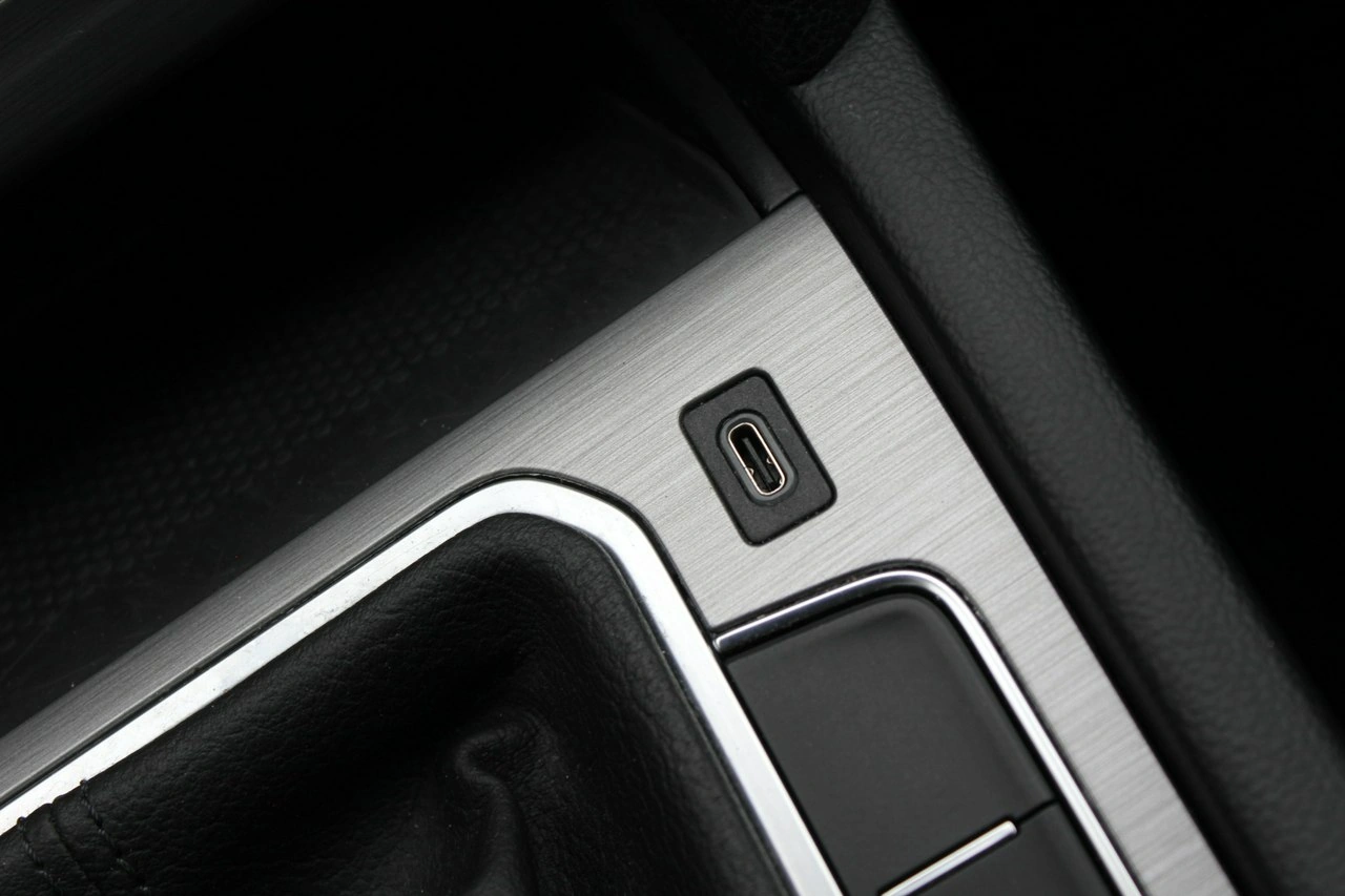 Volkswagen Passat - Zdjęcie 25