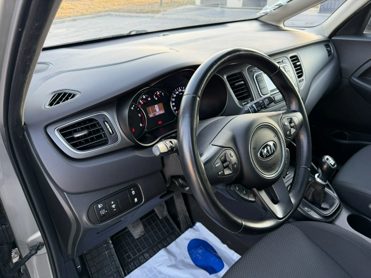 Kia Carens - Zdjęcie 18