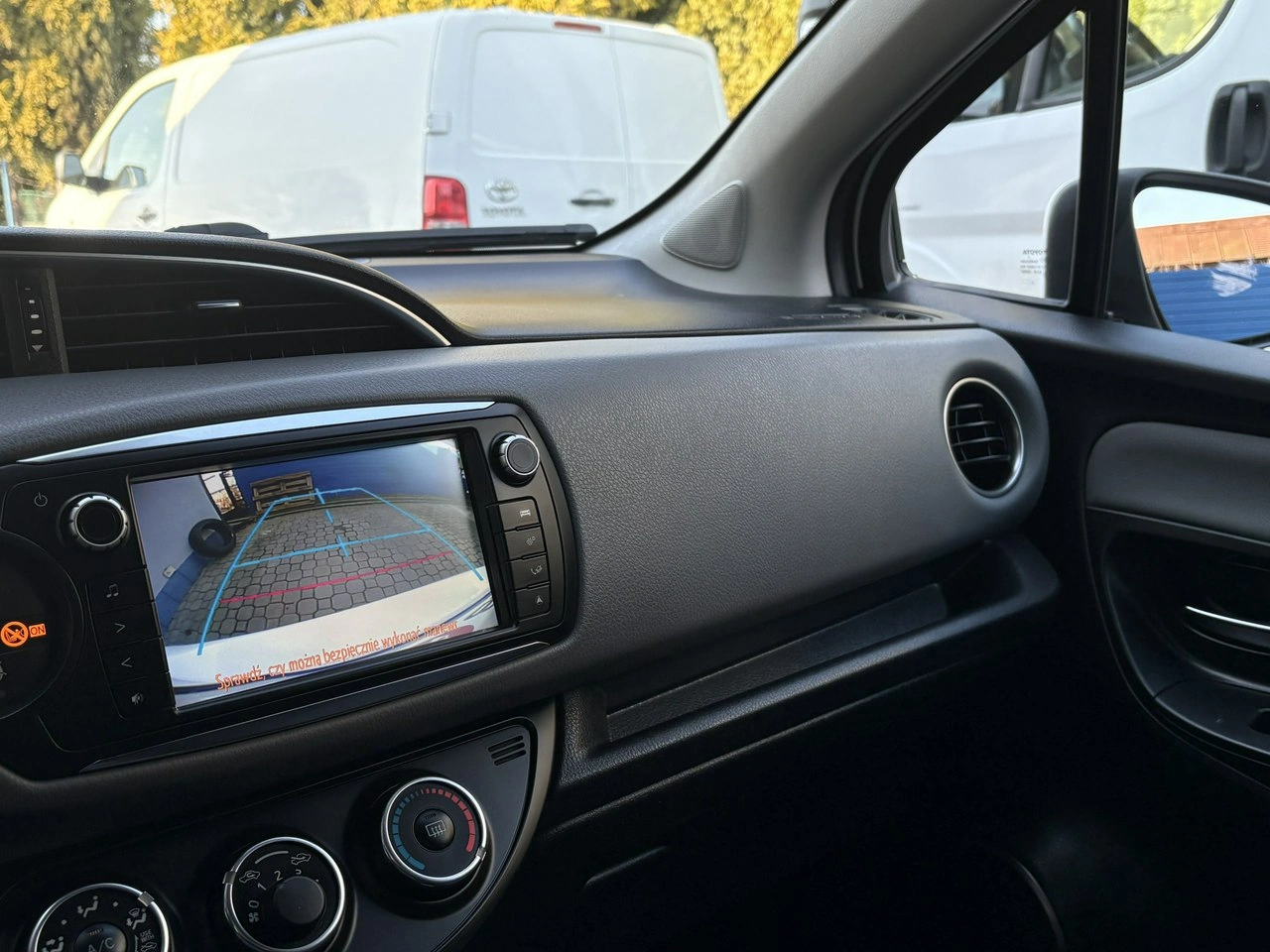 Toyota Yaris - Zdjęcie 12