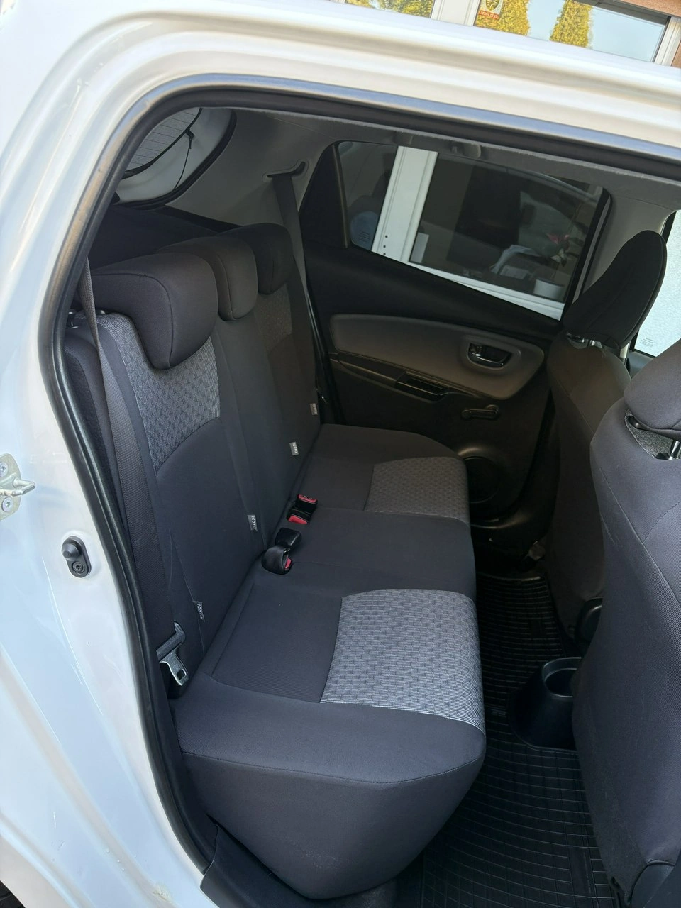 Toyota Yaris - Zdjęcie 17