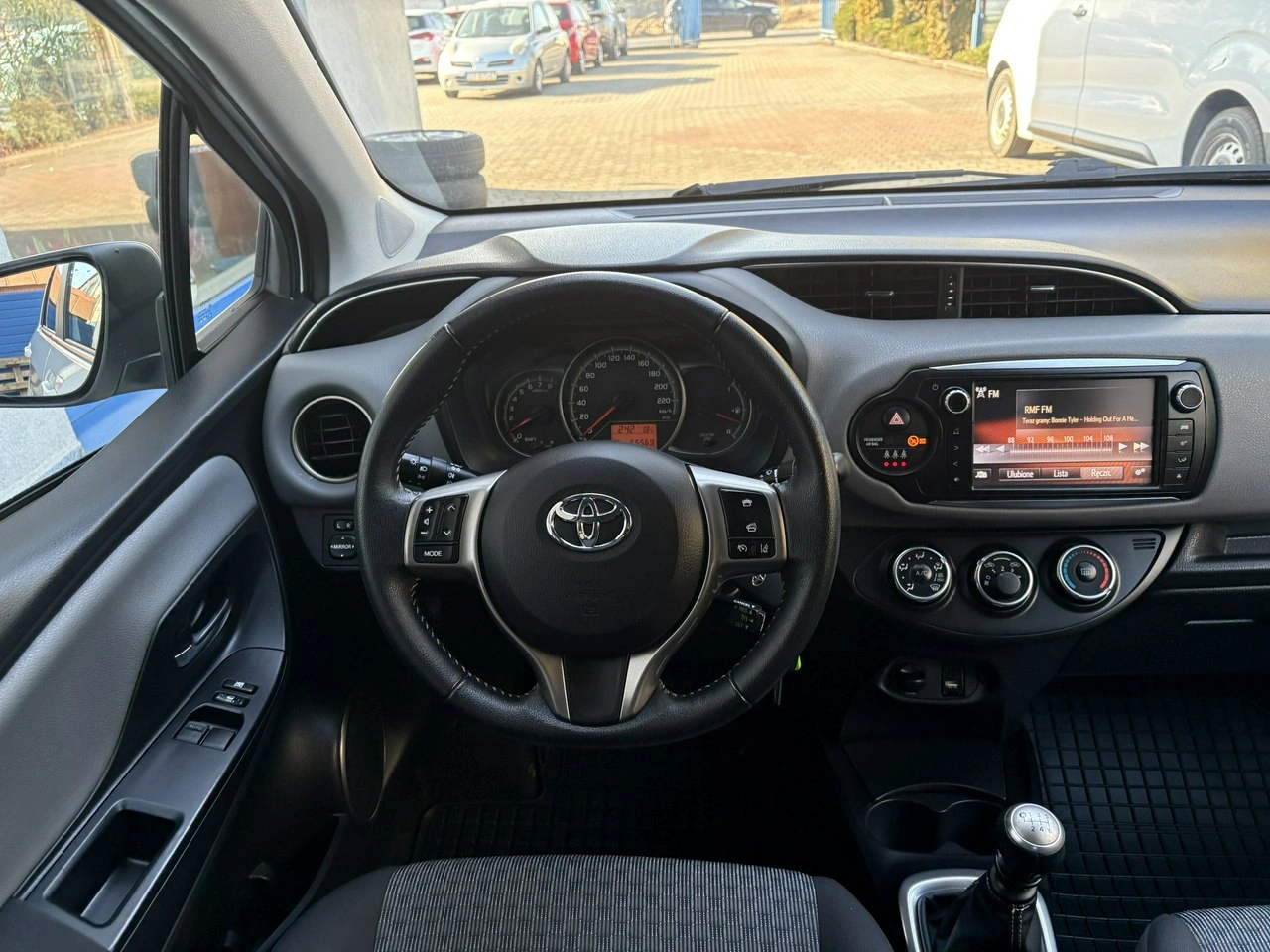 Toyota Yaris - Zdjęcie 19