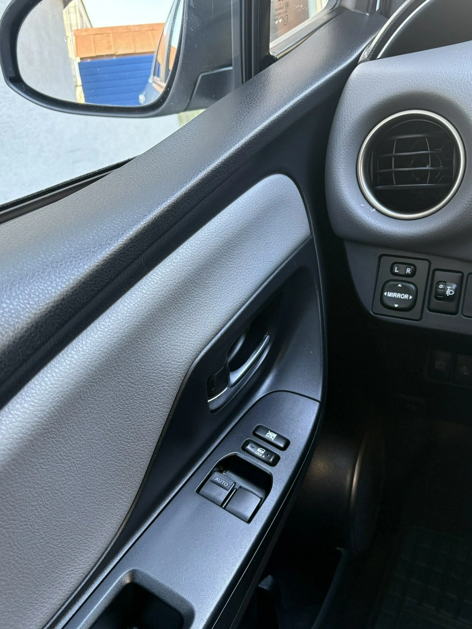 Toyota Yaris - Zdjęcie 23