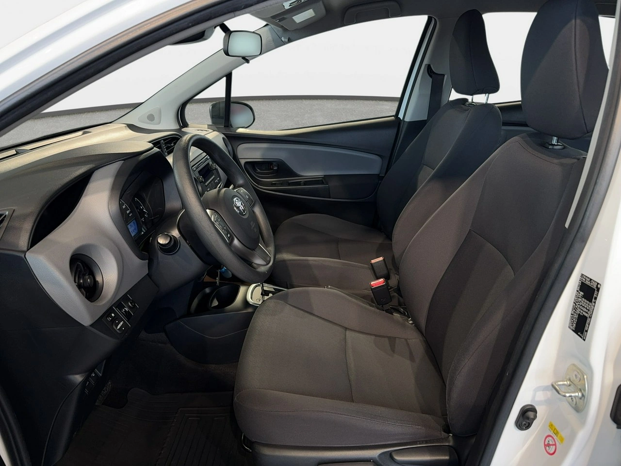 Toyota Yaris - Zdjęcie 9