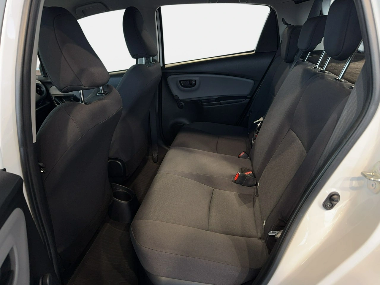 Toyota Yaris - Zdjęcie 10