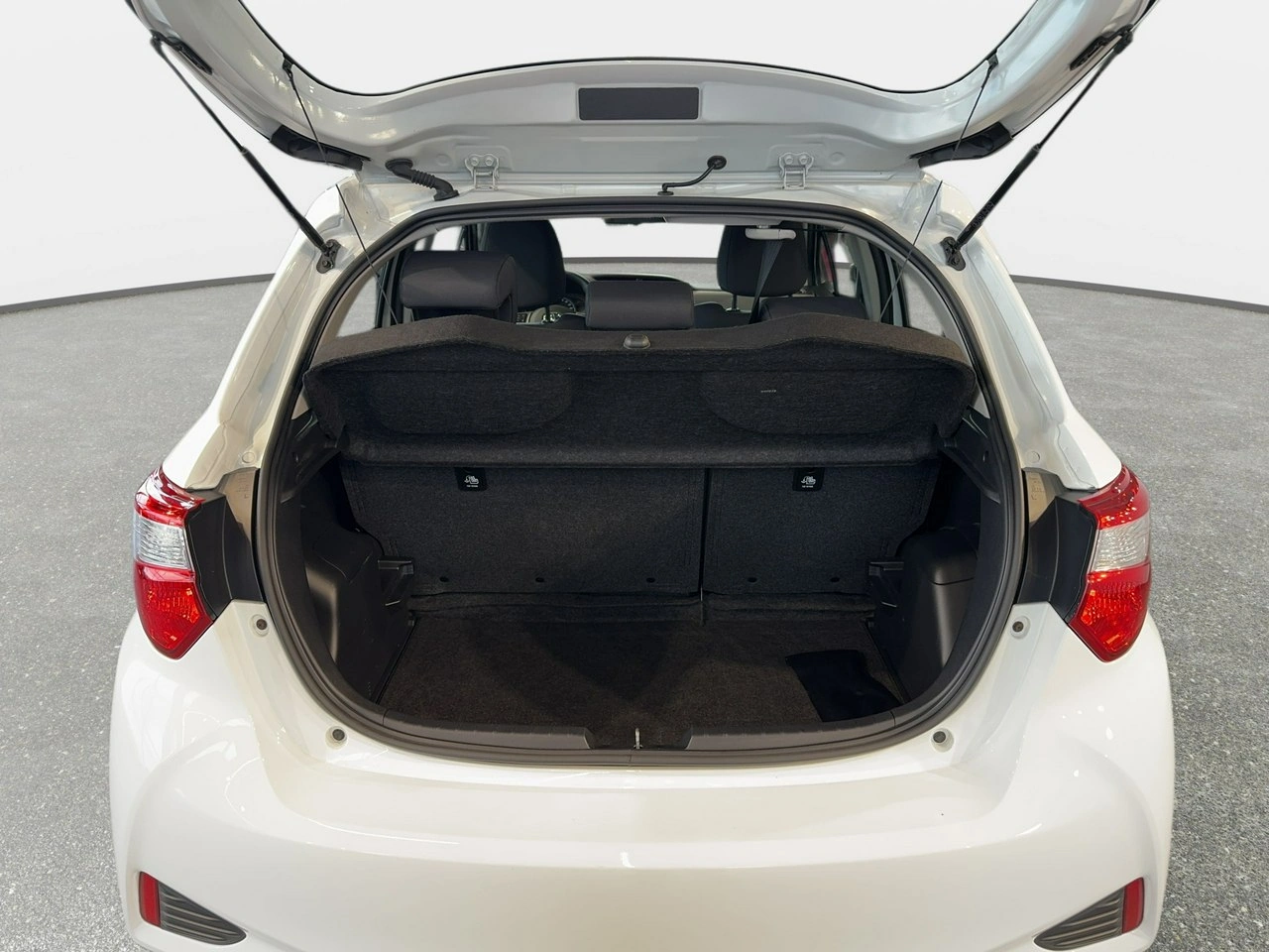 Toyota Yaris - Zdjęcie 11