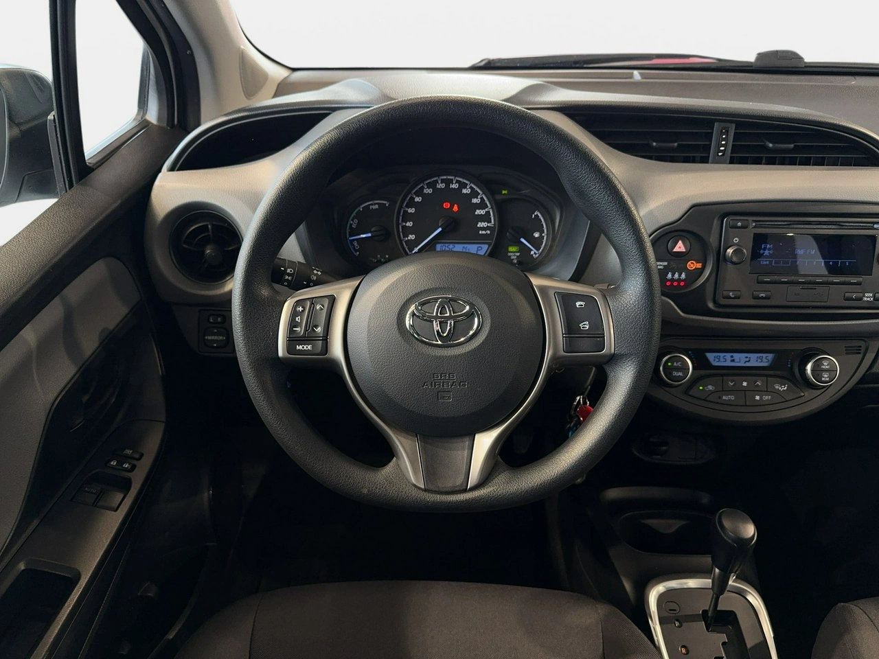 Toyota Yaris - Zdjęcie 13