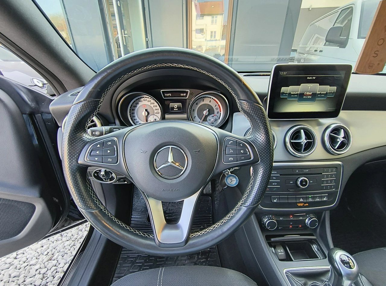 Mercedes CLA 180 - Zdjęcie 18