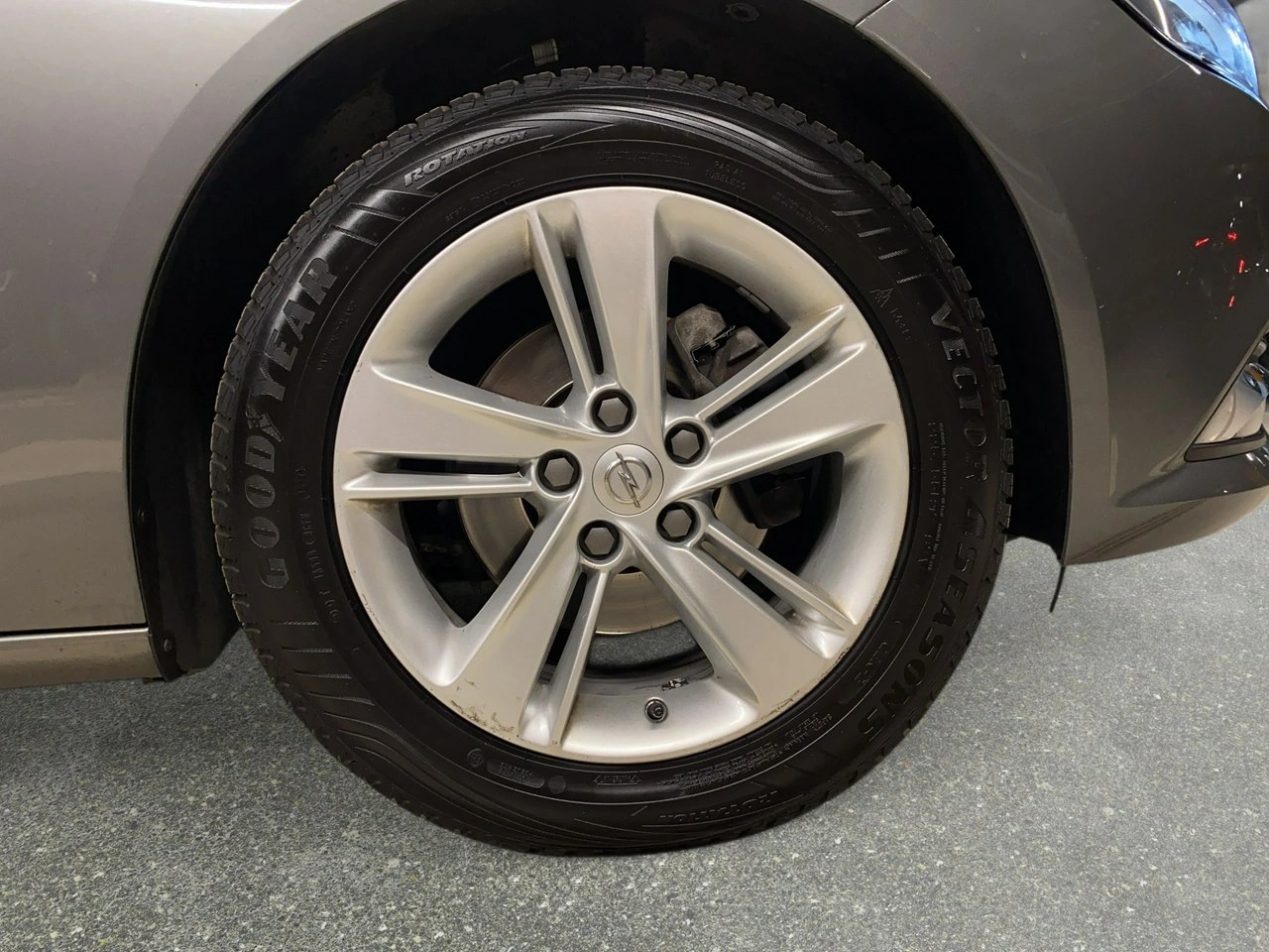 Opel Insignia Grand Sport - Zdjęcie 9