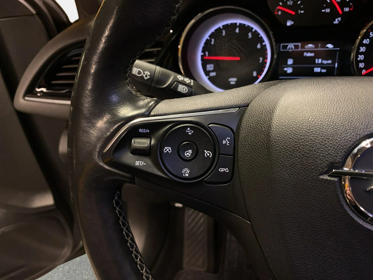 Opel Insignia Grand Sport - Zdjęcie 20