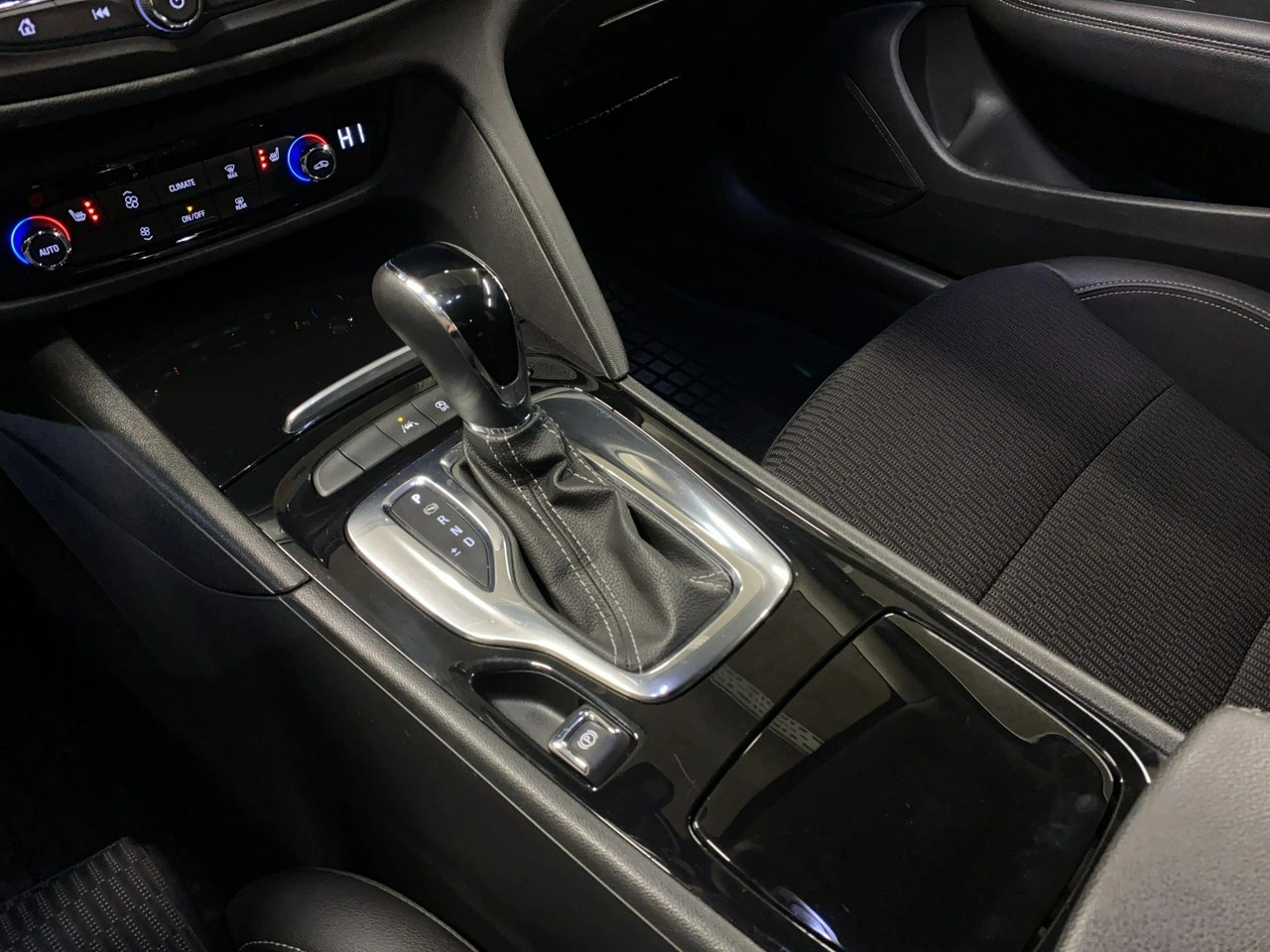 Opel Insignia Grand Sport - Zdjęcie 31