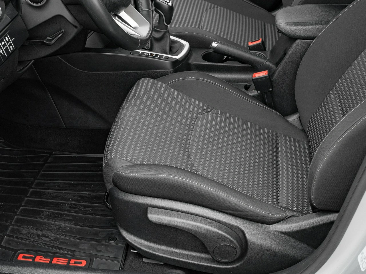 Kia Ceed - Zdjęcie 11
