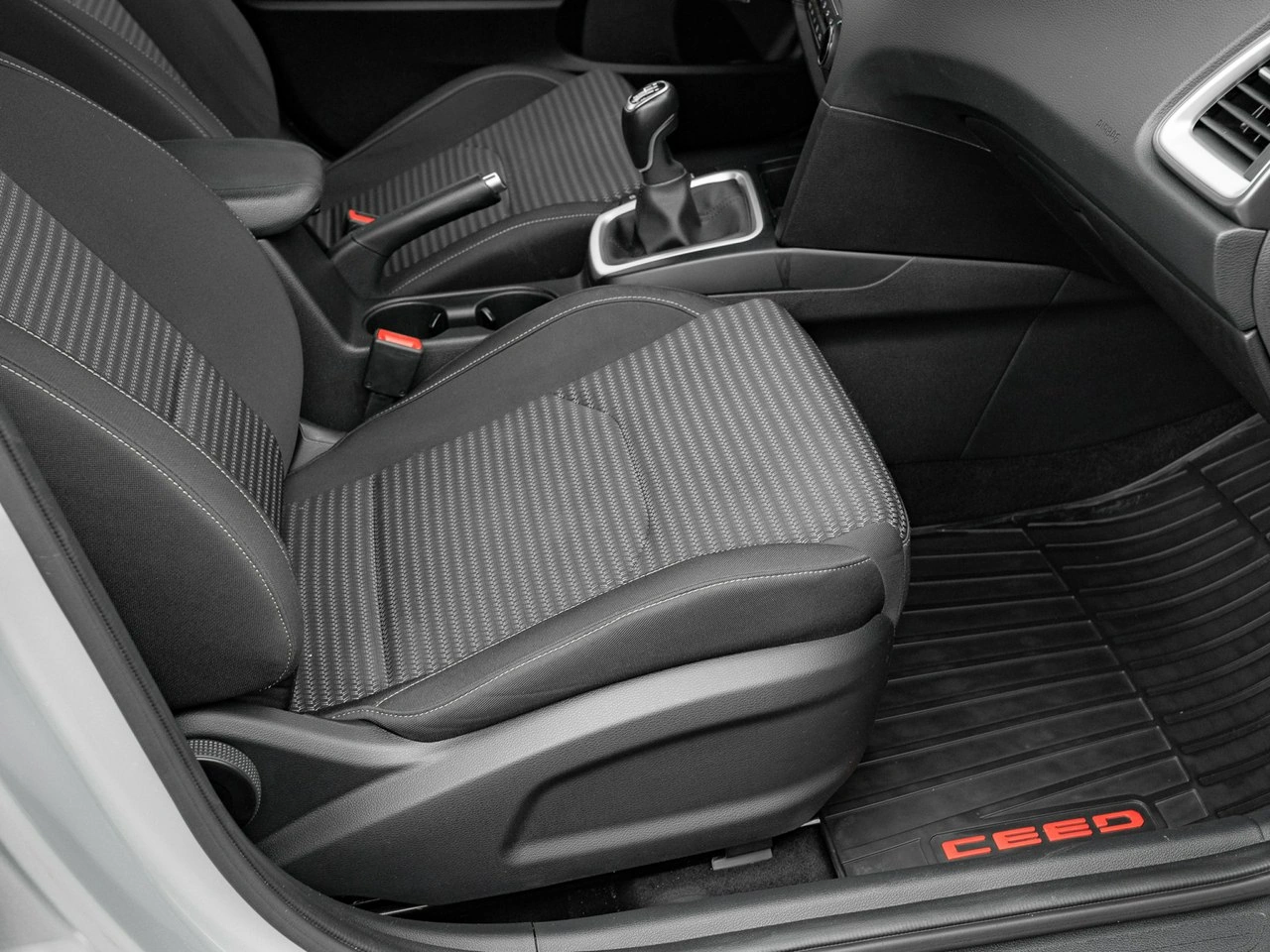 Kia Ceed - Zdjęcie 29