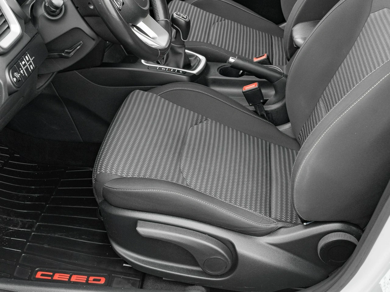 Kia Ceed - Zdjęcie 12