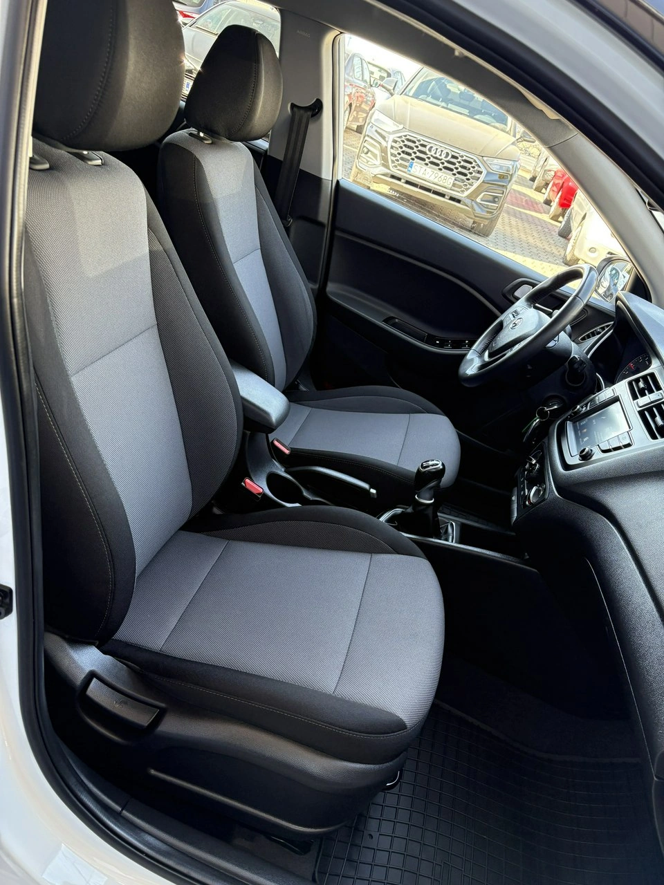 Hyundai i20 - Zdjęcie 15