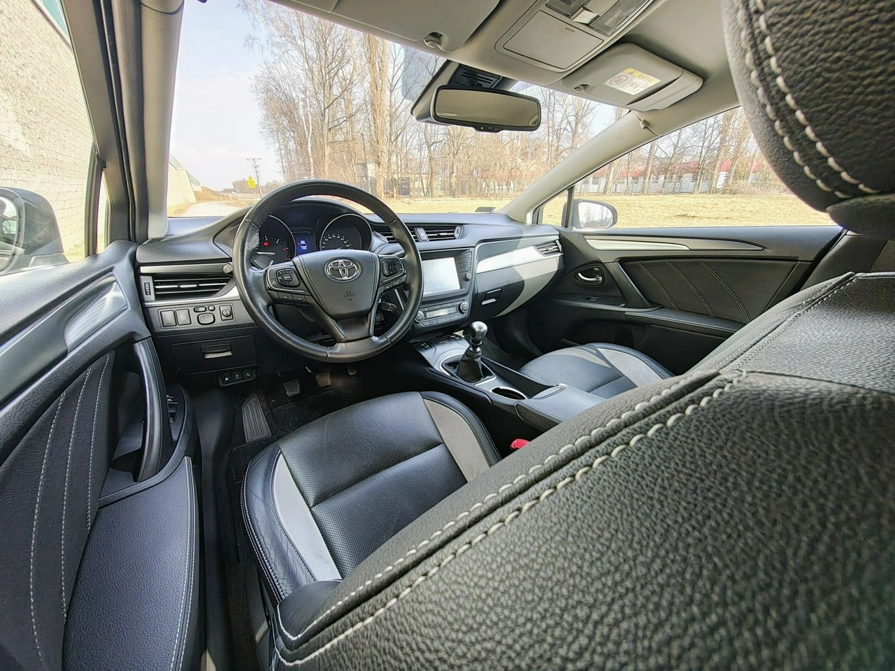 Toyota Avensis - Zdjęcie 10