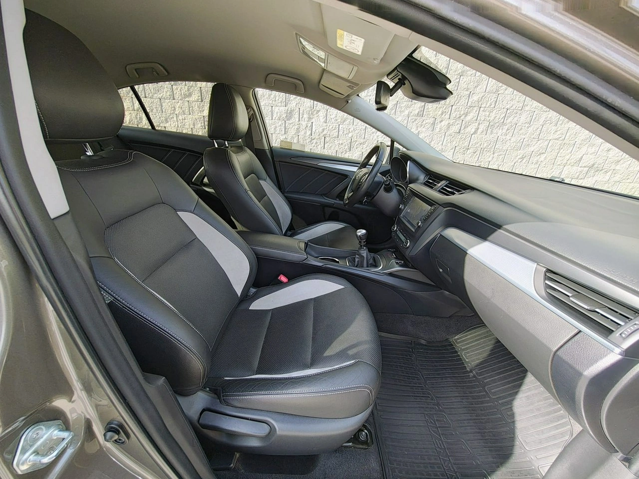 Toyota Avensis - Zdjęcie 13