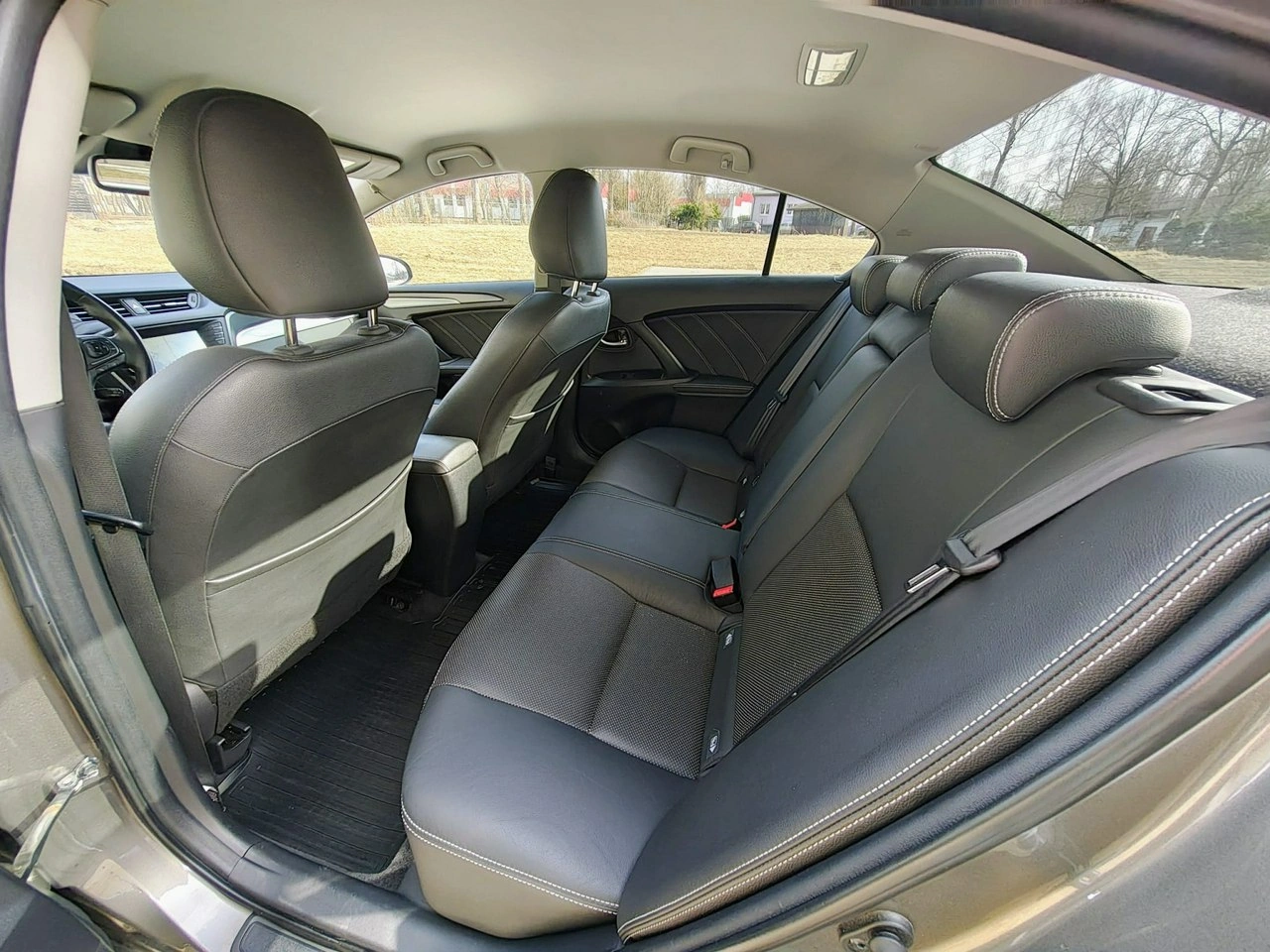 Toyota Avensis - Zdjęcie 15