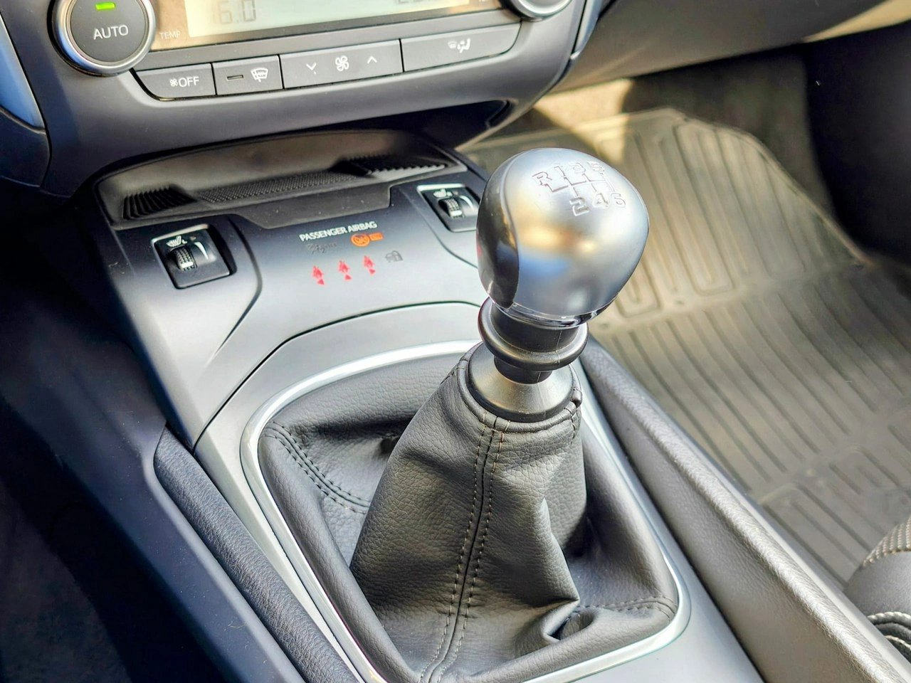 Toyota Avensis - Zdjęcie 16