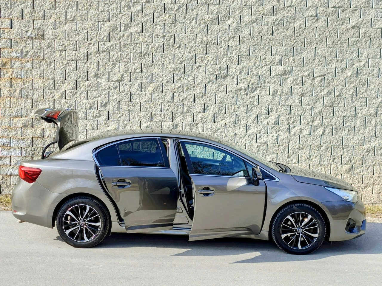 Toyota Avensis - Zdjęcie 4