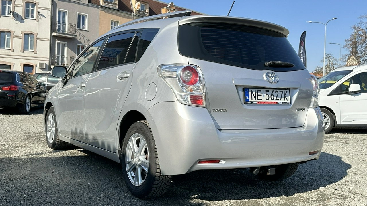 Toyota Verso - Zdjęcie 9