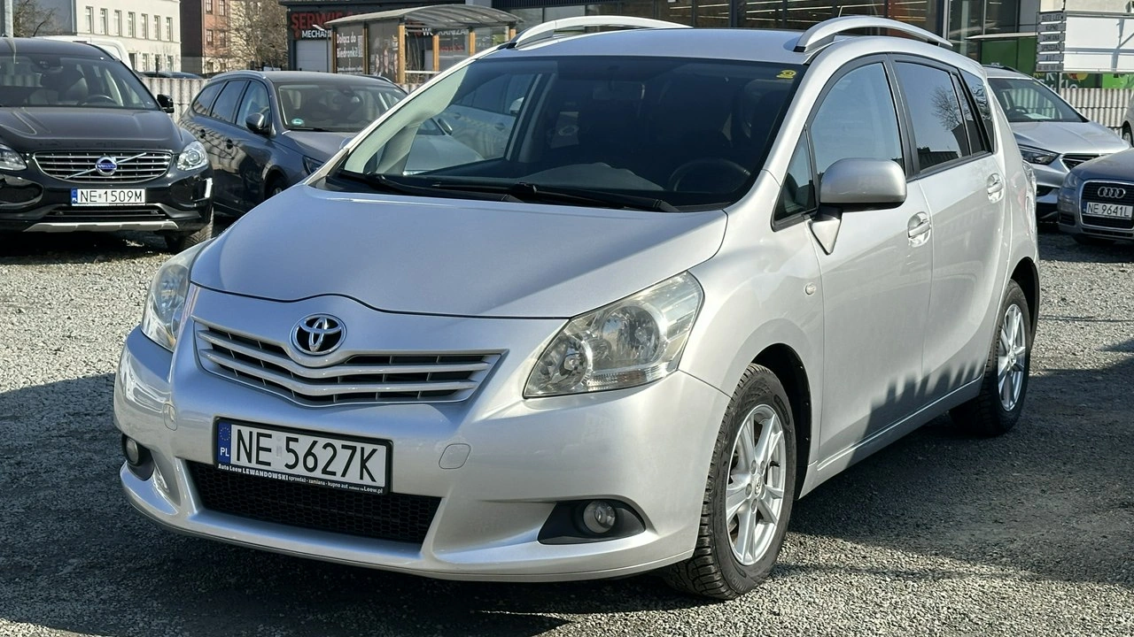 Toyota Verso - Zdjęcie 10