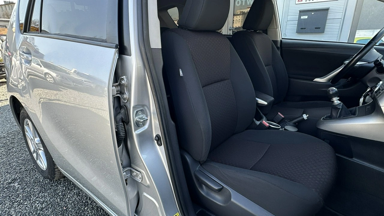 Toyota Verso - Zdjęcie 13