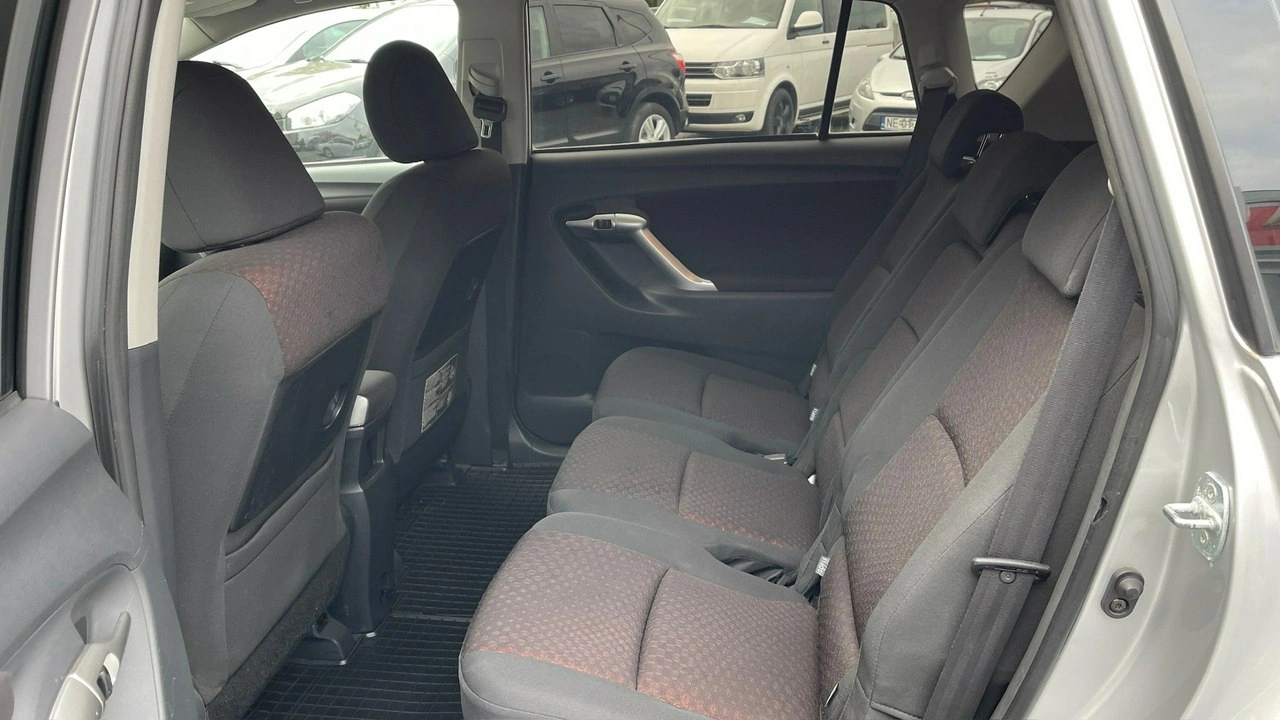 Toyota Verso - Zdjęcie 17