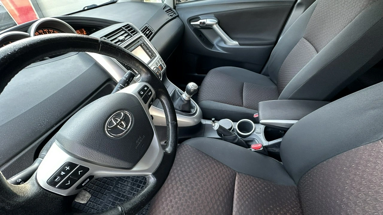 Toyota Verso - Zdjęcie 19