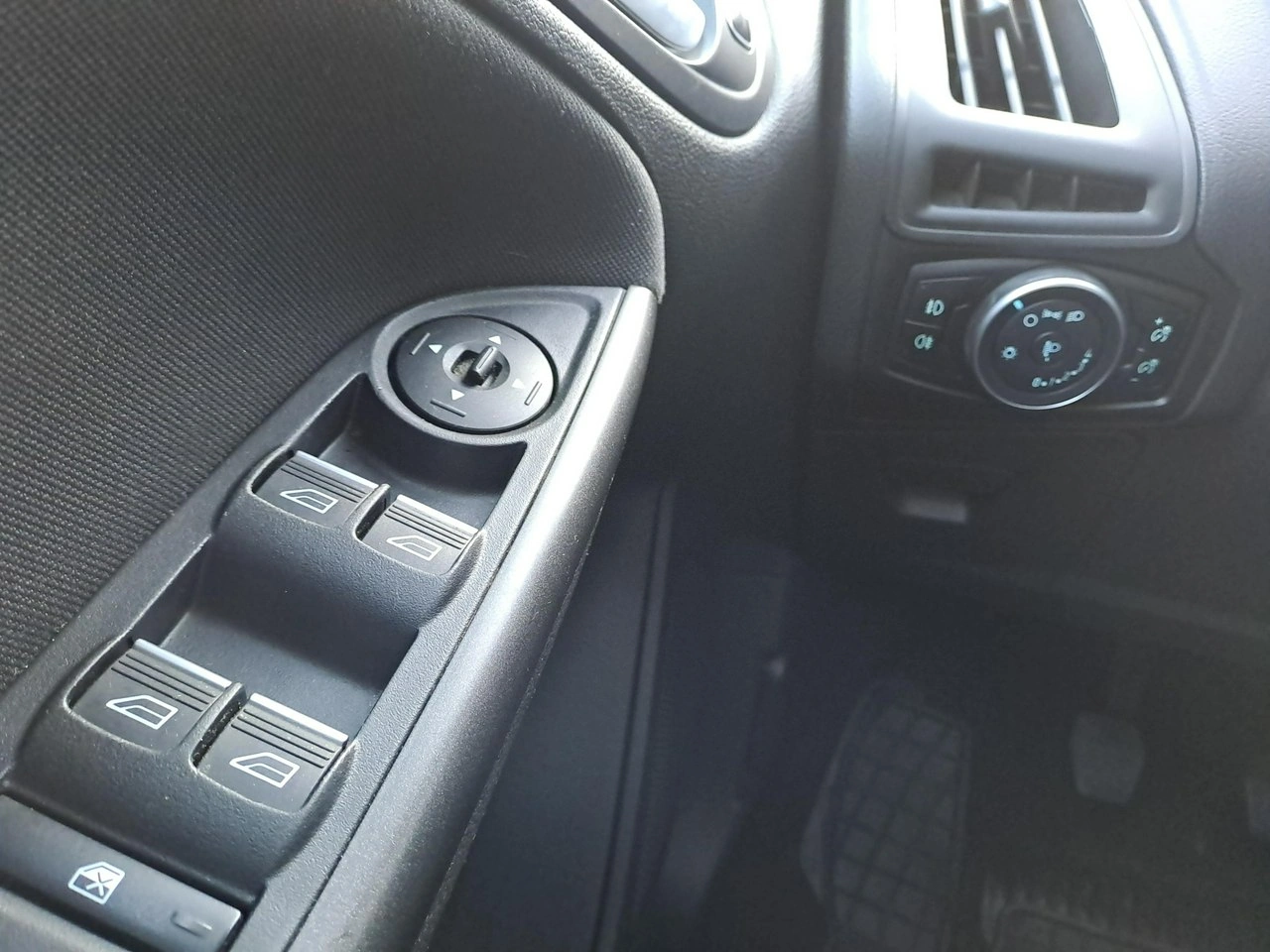 Ford Focus - Zdjęcie 17