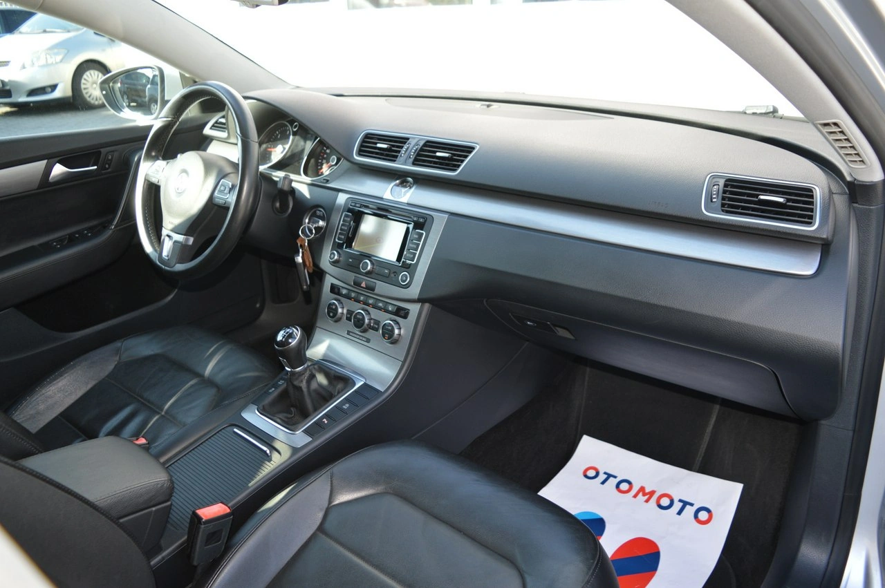 Volkswagen Passat - Zdjęcie 25