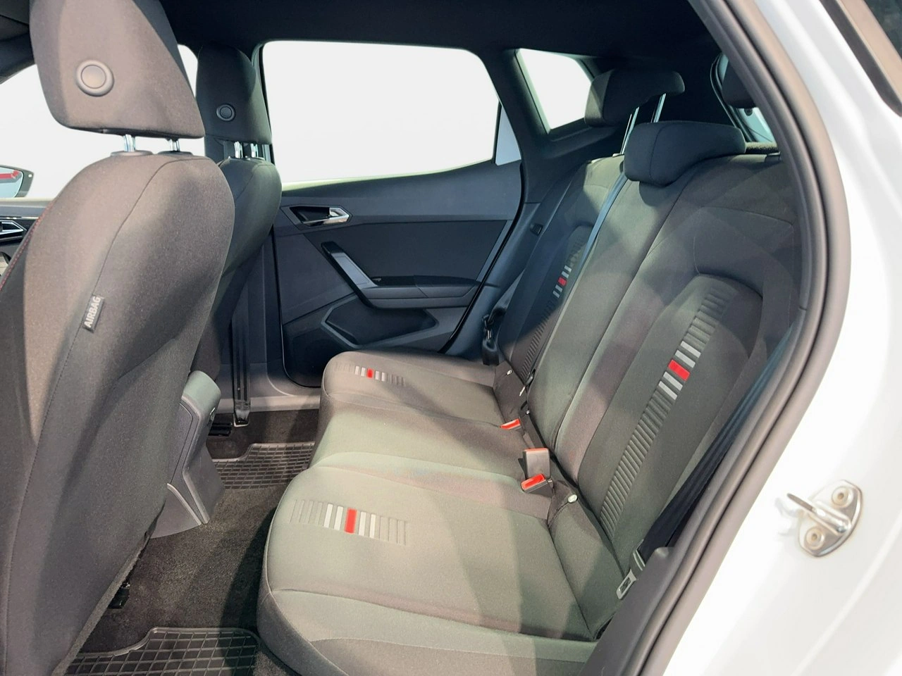 Seat Arona - Zdjęcie 12