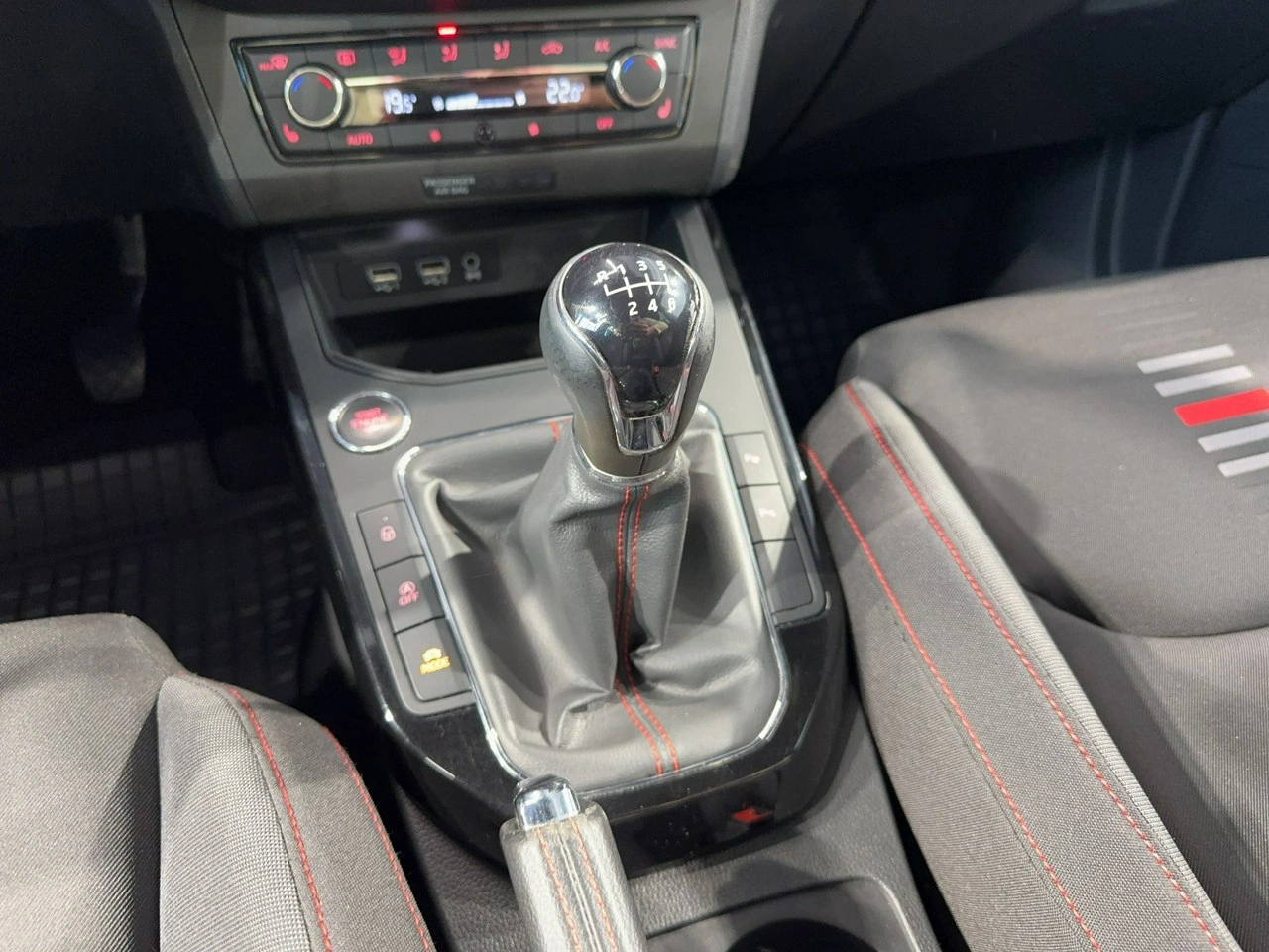 Seat Arona - Zdjęcie 23