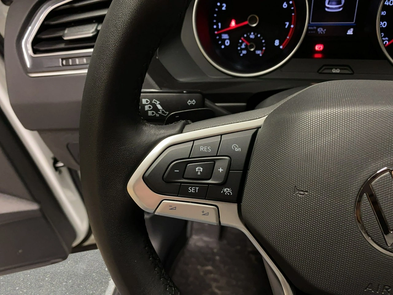 Volkswagen Tiguan - Zdjęcie 21