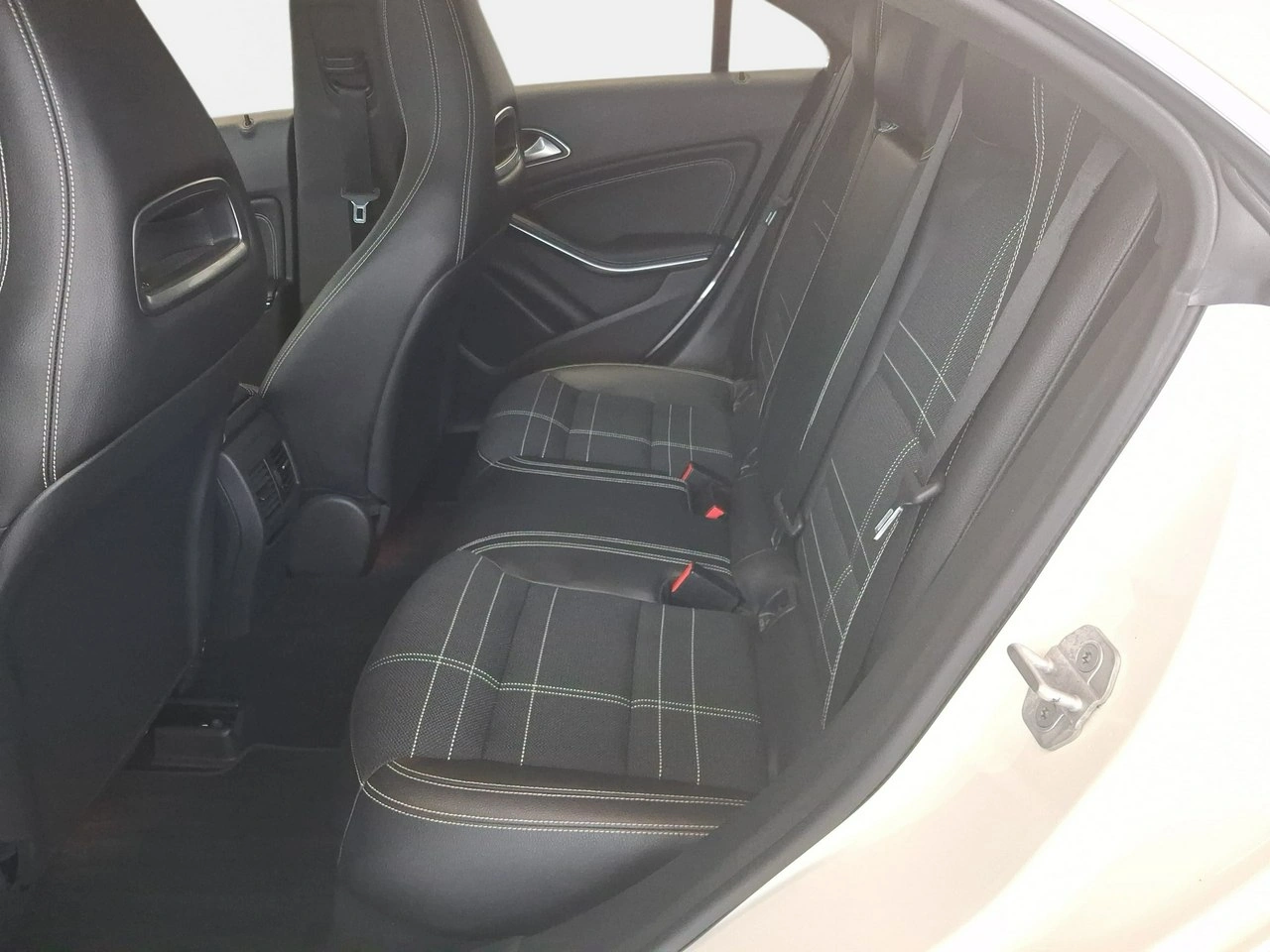 Mercedes CLA 180 - Zdjęcie 10