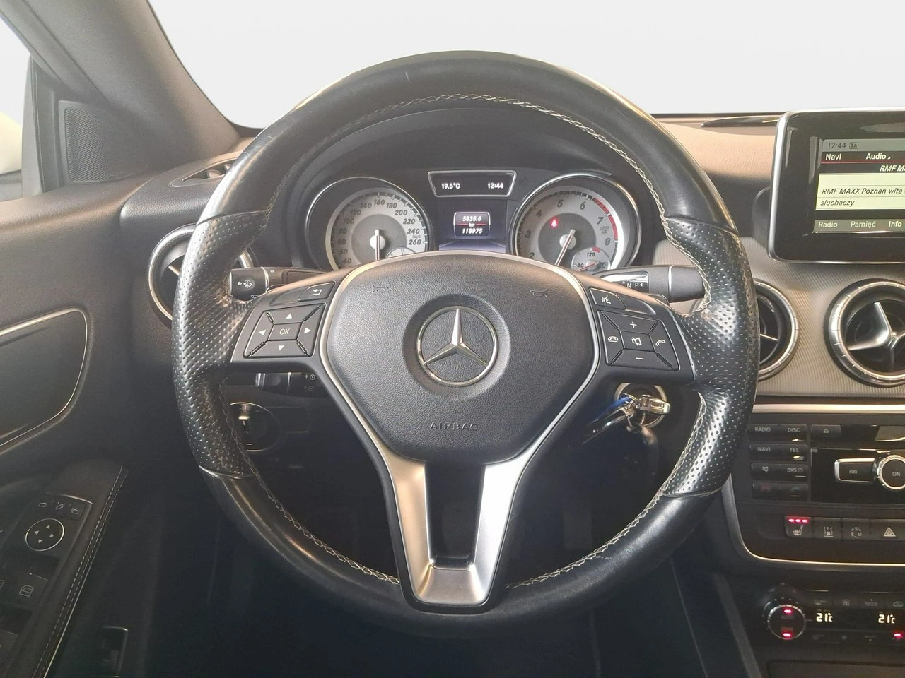 Mercedes CLA 180 - Zdjęcie 13