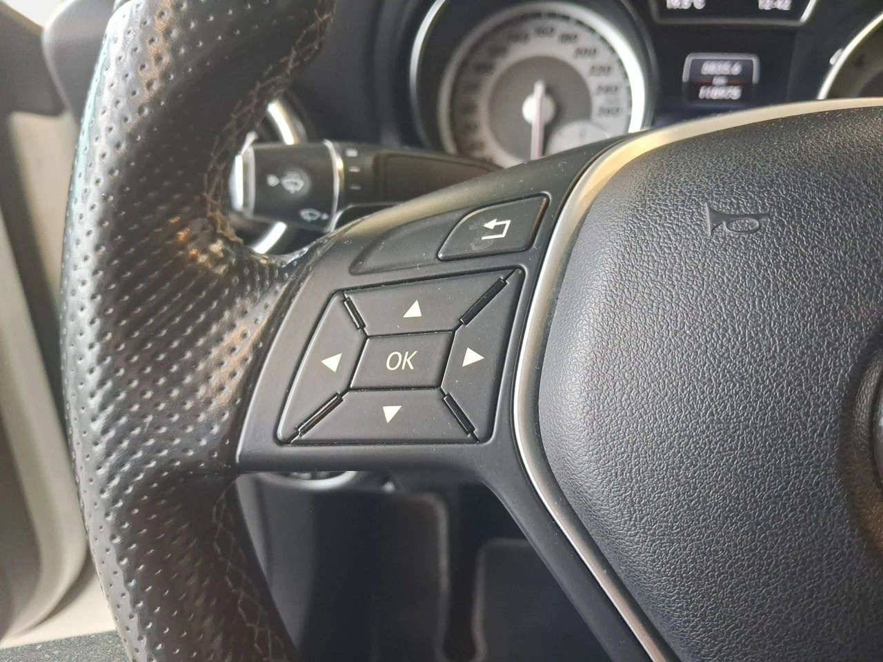 Mercedes CLA 180 - Zdjęcie 14