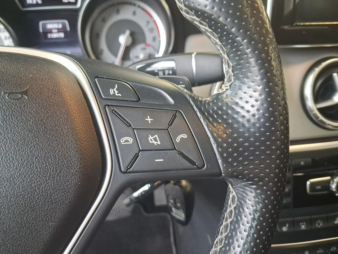 Mercedes CLA 180 - Zdjęcie 15