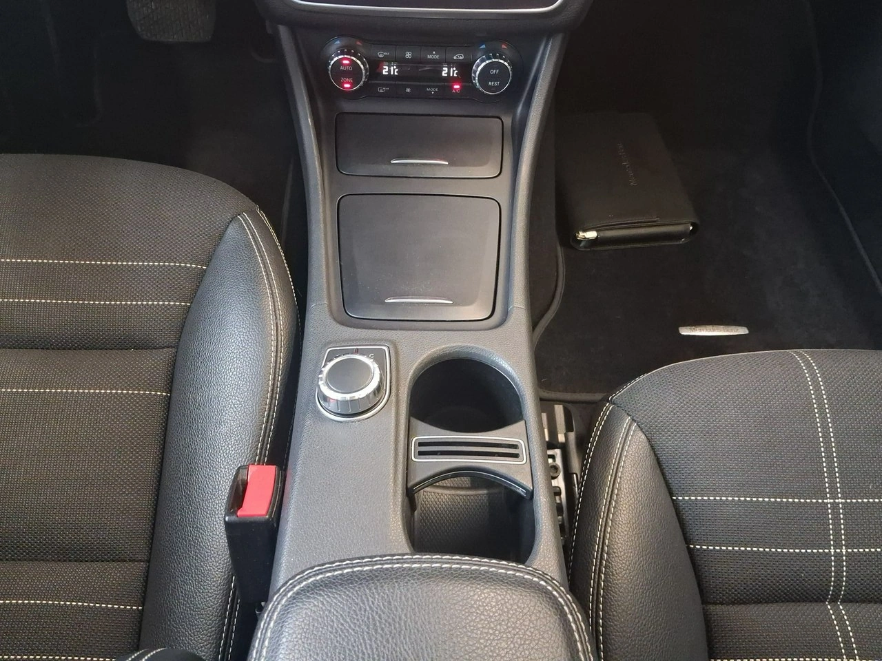 Mercedes CLA 180 - Zdjęcie 21