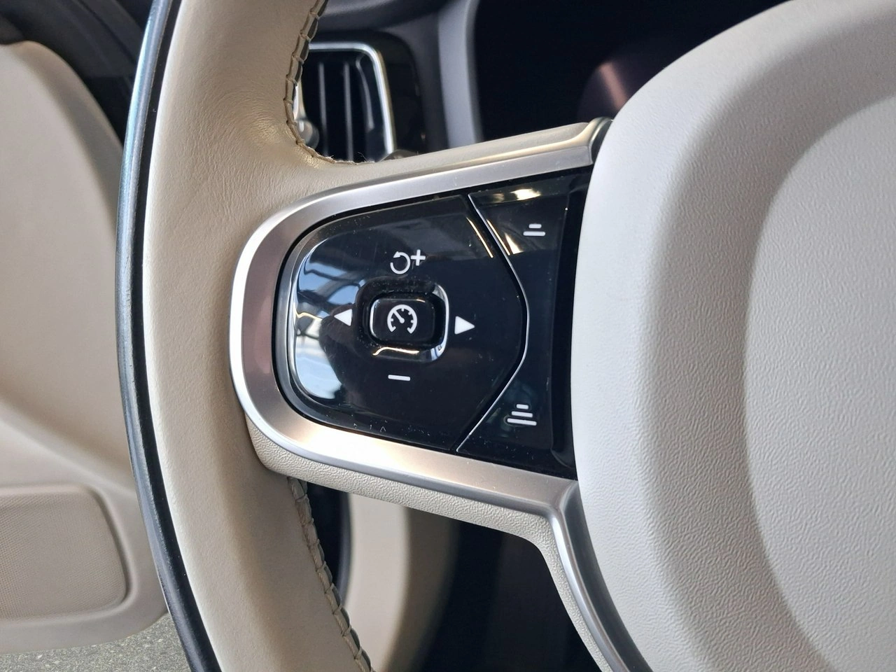 Volvo V60 Cross Country - Zdjęcie 17