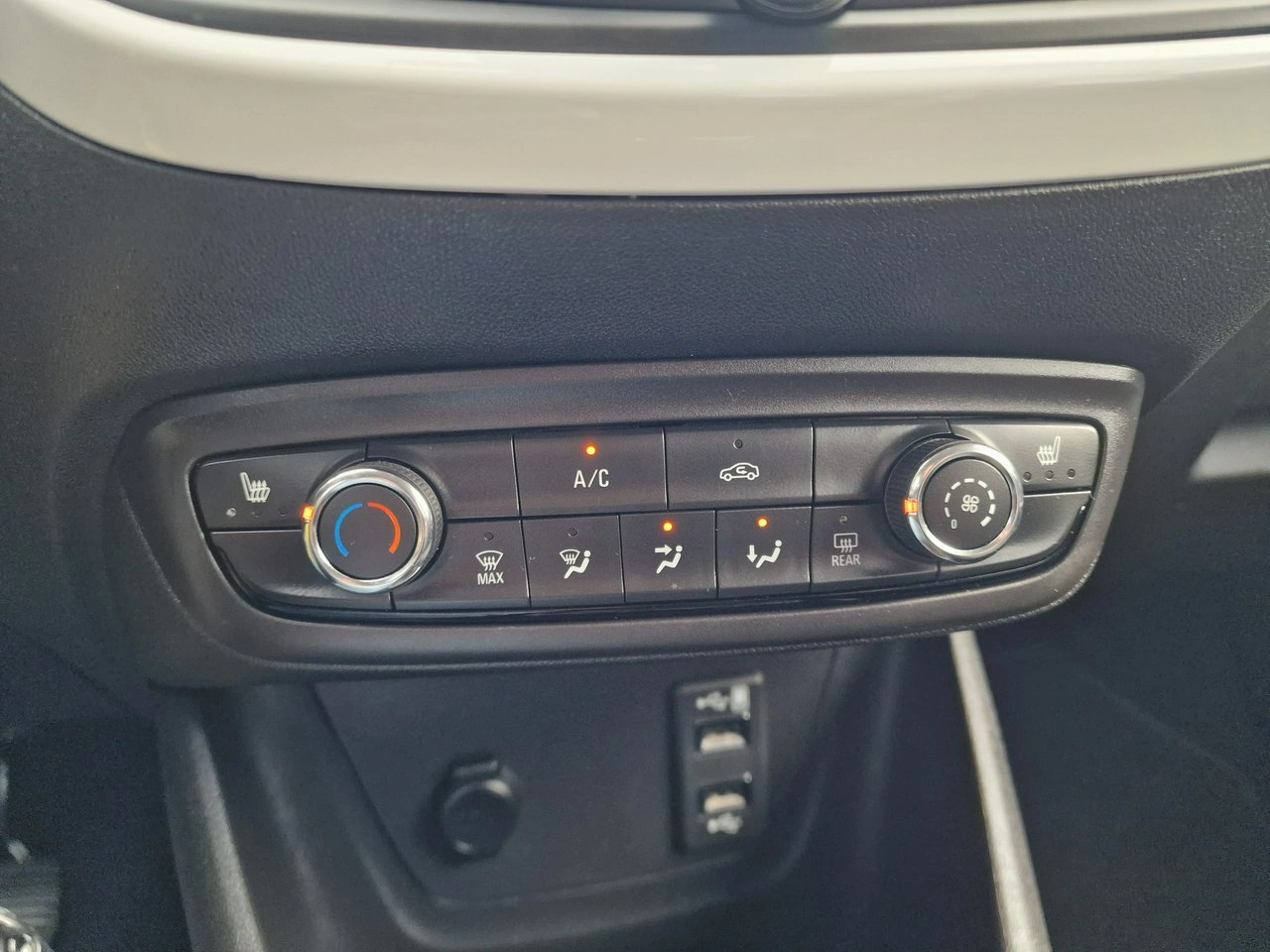 Opel Crossland X - Zdjęcie 30